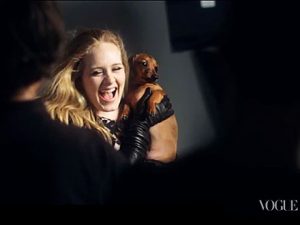 Adele e seu Dachshund 