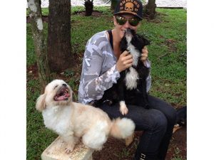 Ana Hickmann e seus cachorros durante piquenique. Reprodução/Instagram