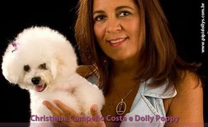 Christiane Campello Costa e seu chumaço de algodão, Dolly Poppy. Foto: Divulgação
