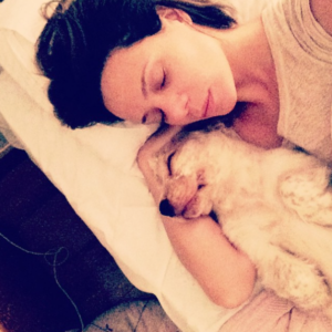 Vanessa Gerbelli com seu cão. (Foto: Reprodução / Instagram)