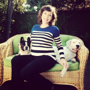 Regiane Alves com seus cães. (Foto: Reprodução / Instagram)