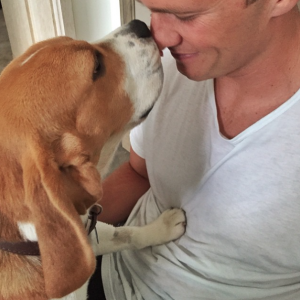 Tom Brady com o cão Scooby. (Foto: Reprodução / Instagram)