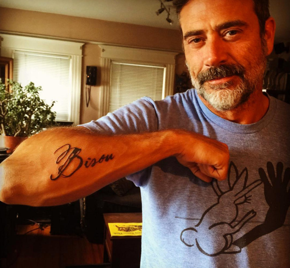 Ator de The Walking Dead fez tatuagem em homenagem ao seu cachorro 1 Jeffrey Dean Morgan cachorro tatuagem homenagem