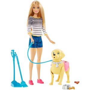 Boneca Barbie vem acompanhada com cachorro que faz cocô e pá para a limpeza 1 boneca barbie vem acompanhada com cachorro que faz coco e pa para a limpeza pdd1