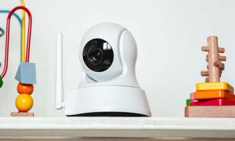 câmera na prateleira