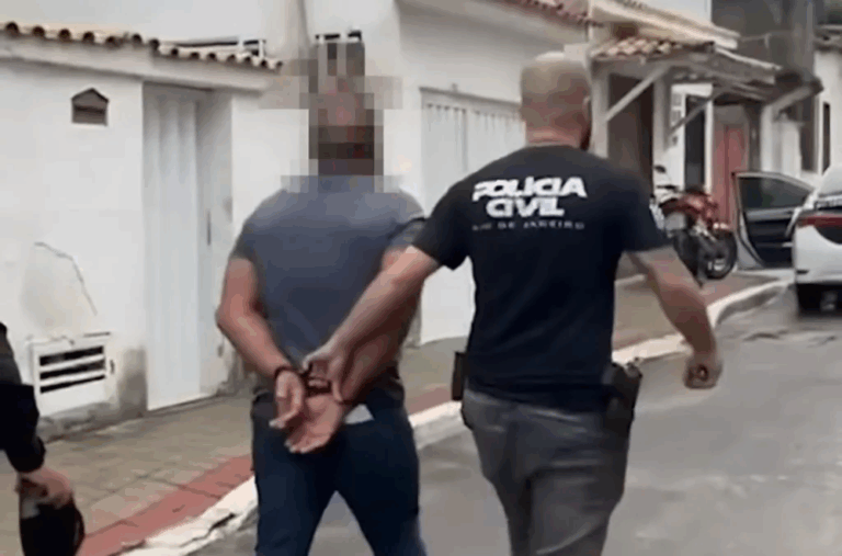 "O que os agentes encontraram por lá foi chocante" - Médico Mantinha Cães Congelados No Freezer. Veja o caso completo 1 86647fef 635b 4ab7 b7cc 85889fa90ab8