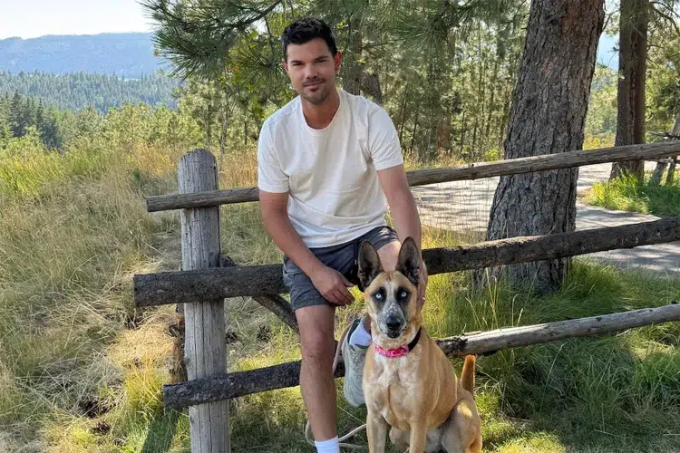 taylor lautner remi blue buffalo 080625 1 f9e64d0abbe64b528e2f88f8a950105c